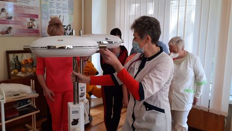 Лінія магазинів EVA передали лампи фототерапії в Тернопільську обласну дитячу лікарню