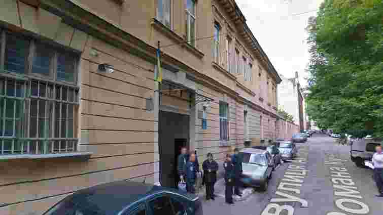 Львівський реабілітолог розбив чотири авто поліції і справив нужду під відділком