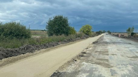 Польcький підрядник зупинив ремонт прикордонної дороги на Львівщині