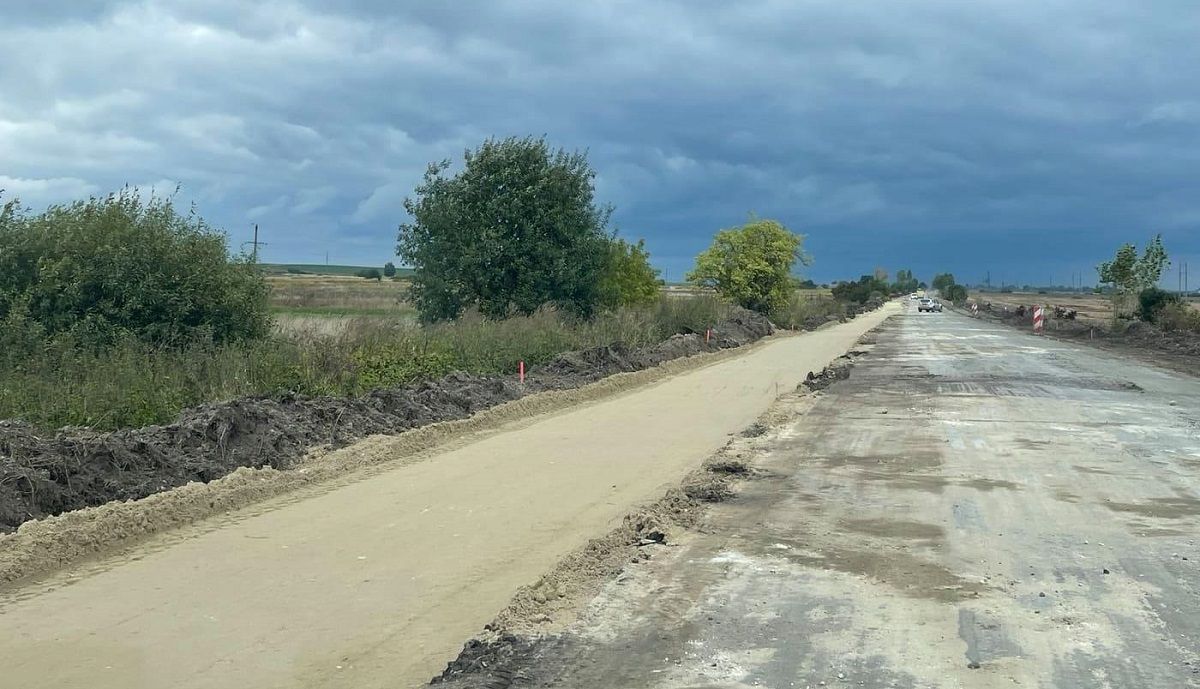 Польcький підрядник зупинив ремонт прикордонної дороги на Львівщині