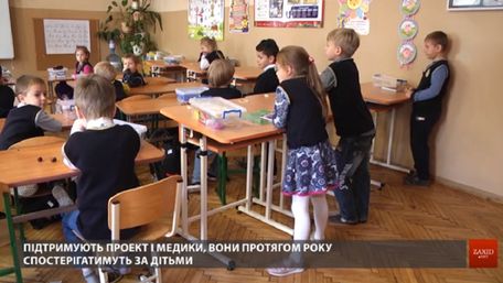 У трьох львівських школах учні навчаються стоячи
