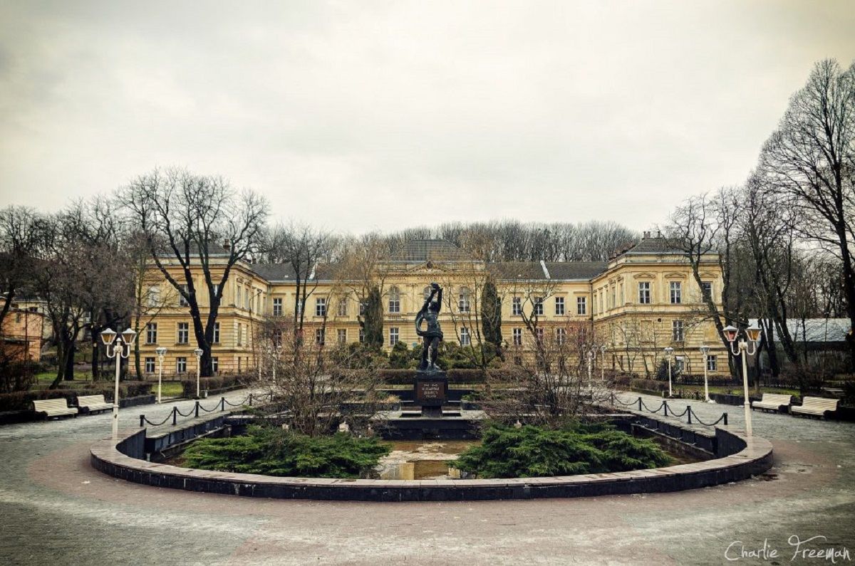 Антивакцинатори розіслали фейкову заяву від Львівського медуніверситету