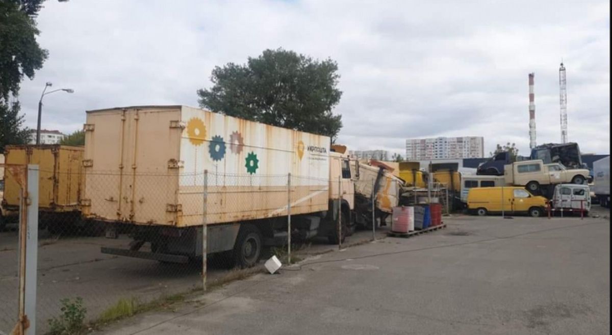 «Укрпошта» оголосила про розпродаж автопарку з 1600 автомобілів