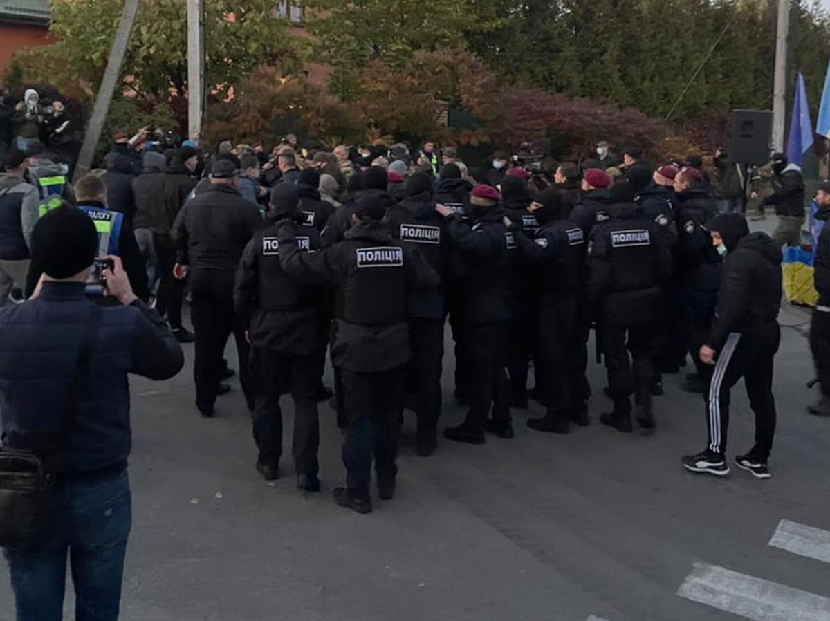 Під будинком Порошенка на Київщині стались сутички 