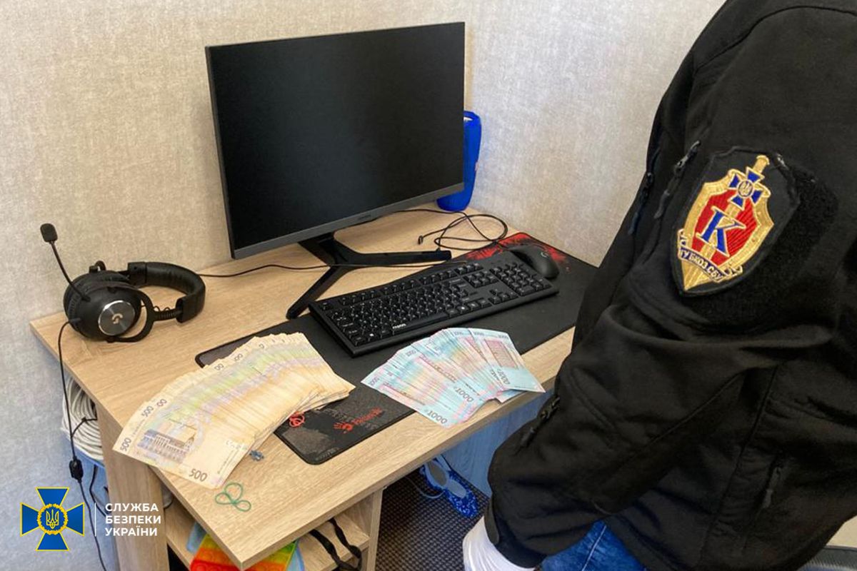 СБУ затримала на хабарі у 16 тис. грн посадовця «Чернівцігазу»