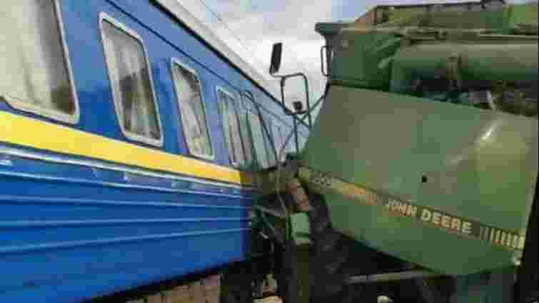 На Київщині комбайн врізався у поїзд «Бахмут – Львів»