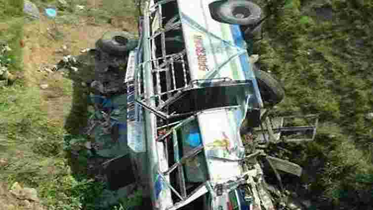 У Непалі розбився автобус, загинули щонайменше 25 людей 