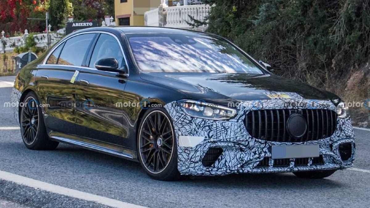 Гібридна версія Mercedes-Benz S-класу від AMG готується до прем’єри