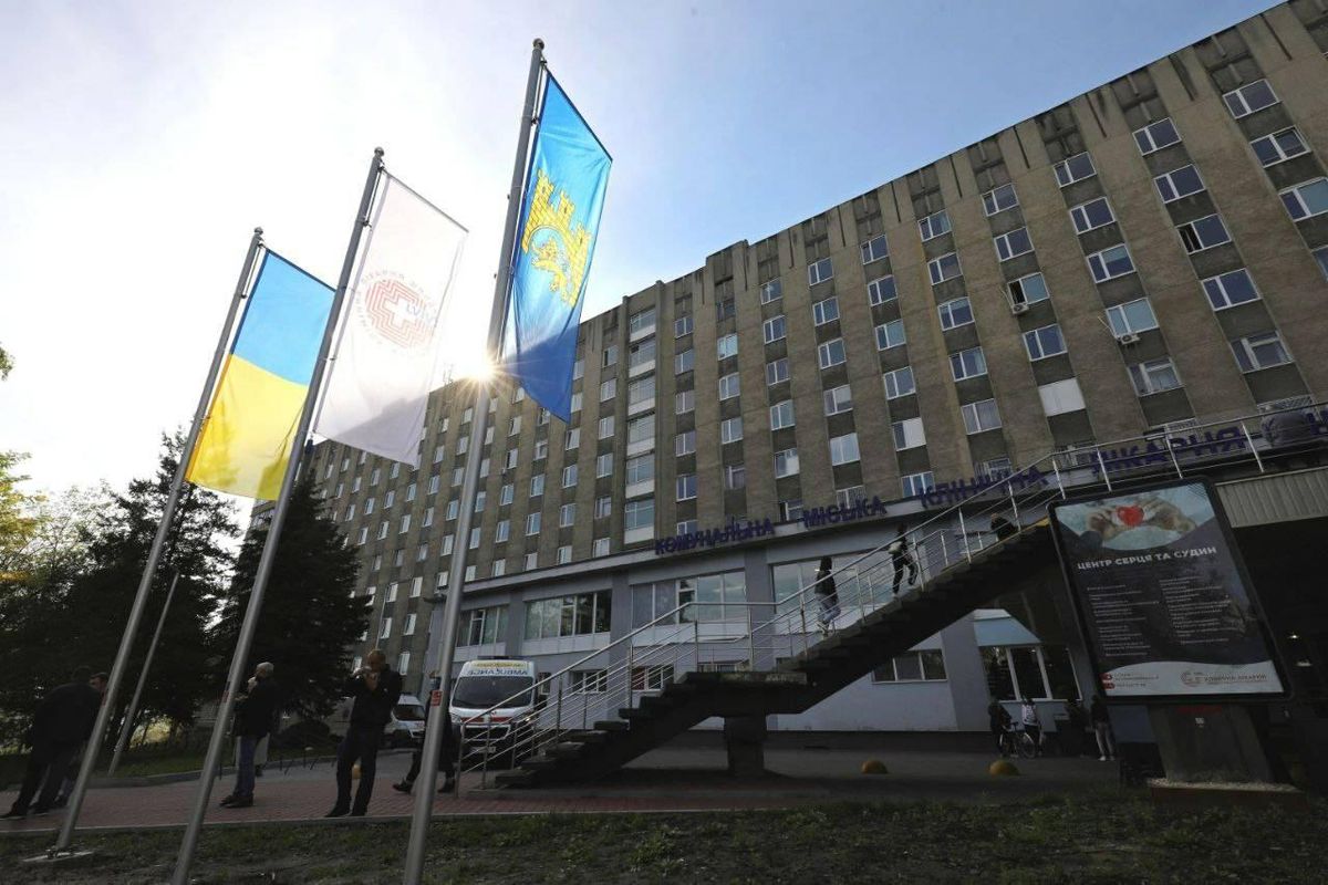 Львівська лікарня пускатиме лише вакцинованих відвідувачів або з ПЛР-тестом 