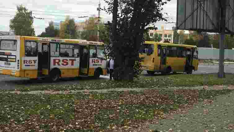 Внаслідок зіткнення двох маршруток у Луцьку постраждали семеро людей