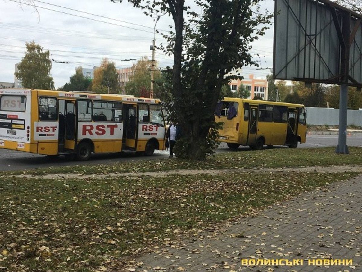 Внаслідок зіткнення двох маршруток у Луцьку постраждали семеро людей