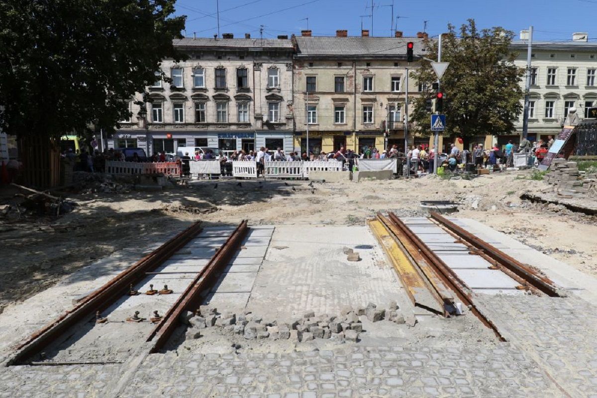 Львів’янам вперше запропонували компенсацію за цілодобовий ремонт вулиці