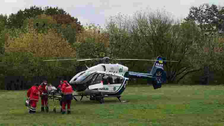 Вперше у Львові вагітну доправили у пологовий будинок гелікоптером Вперше у Львові вагітну доправили у пологовий будинок гелікоптером