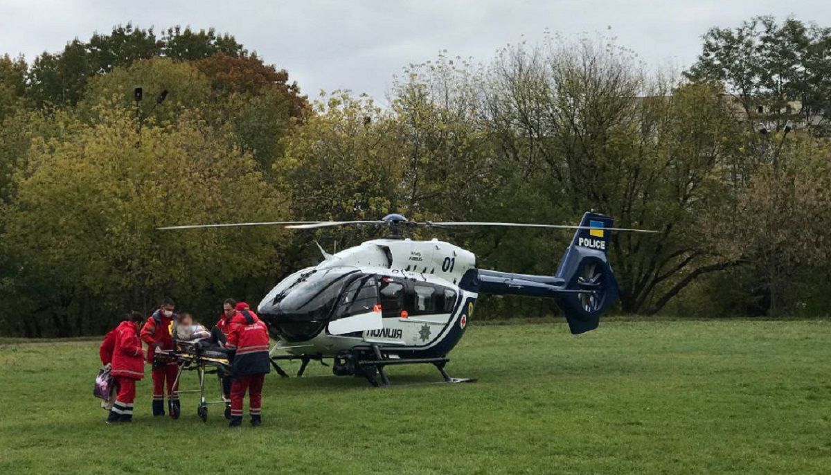 Вперше у Львові вагітну доправили у пологовий будинок гелікоптером 
