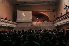 Культура повільна і потребує фізичної близькості