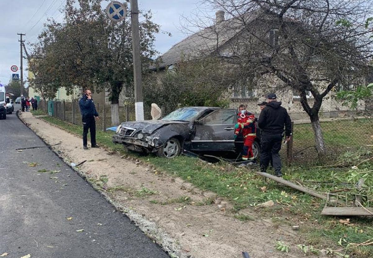 У Володимирі водій Mercedes збив 28-річну жінку і вилетів з авто