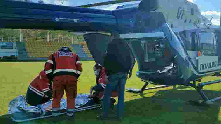 До львівської лікарні гелікоптером доправили 11-річну дитину у комі
