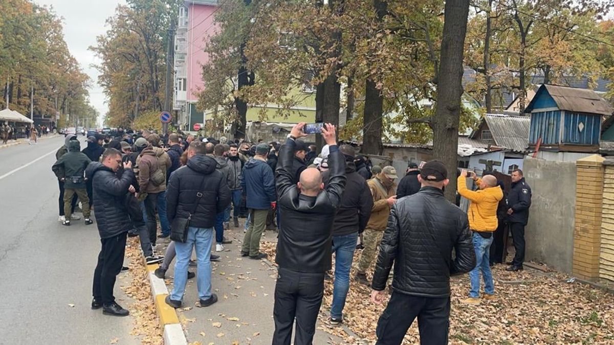 В Ірпені десятки людей протестували через побиття ромами ветерана АТО