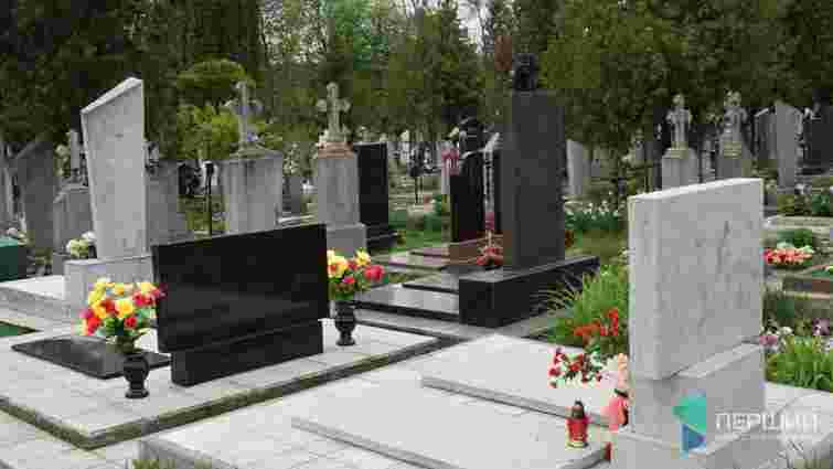 Волинський митрополит Михаїл просить землю на кладовище визначних людей