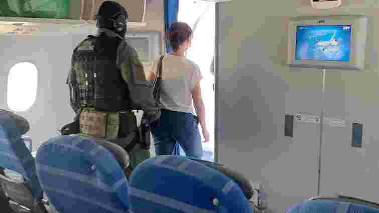 Двох українців оштрафували за сварку на борту літака Львів – Варшава
