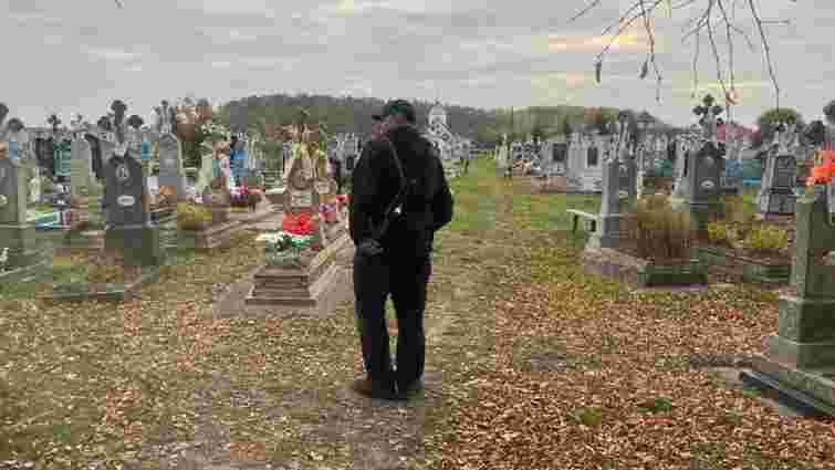 Нововолинська поліція проводить рейди кладовищем у пошуку живодерів