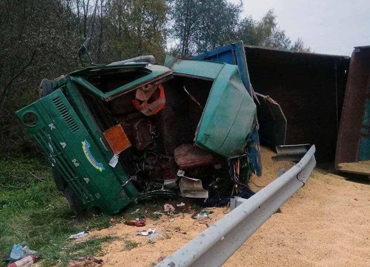 Водій вантажівки з соєю загинув у ДТП неподалік Рівного