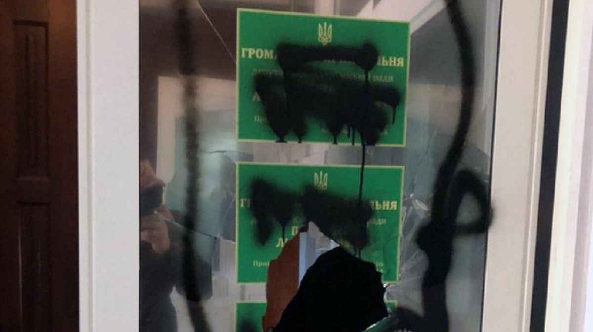 У Києві хуліган влаштував погром у приймальні депутатки від «Слуги народу»