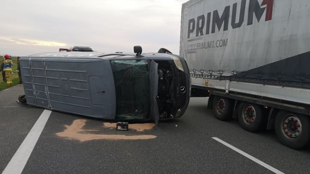 У Польщі перекинувся мікроавтобус із мігрантами, яким керував українець