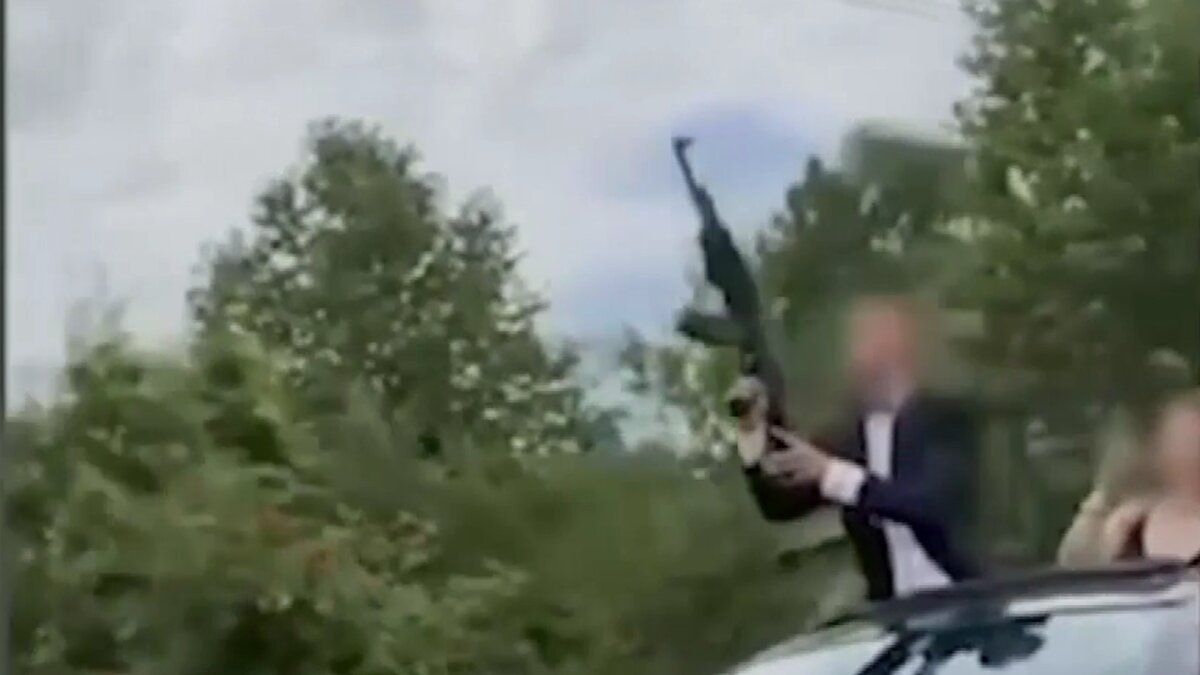 Наречений з Буковини сплатить 17 тис. грн за стрілянину на своєму весіллі