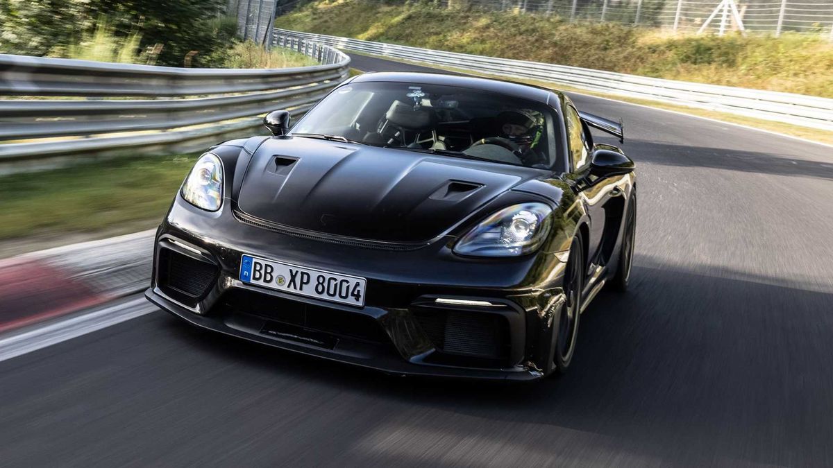 Porsche готується випустити у світ лютого звіра – Cayman GT4 RS
