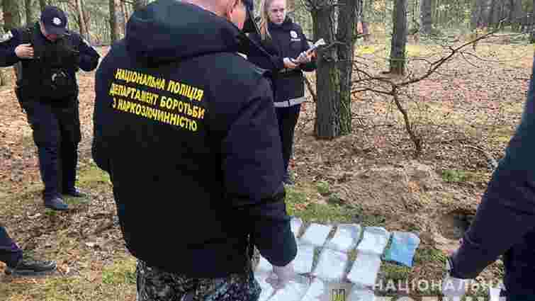 У волинському лісі поліція викопала наркотиків на 60 тис. доларів