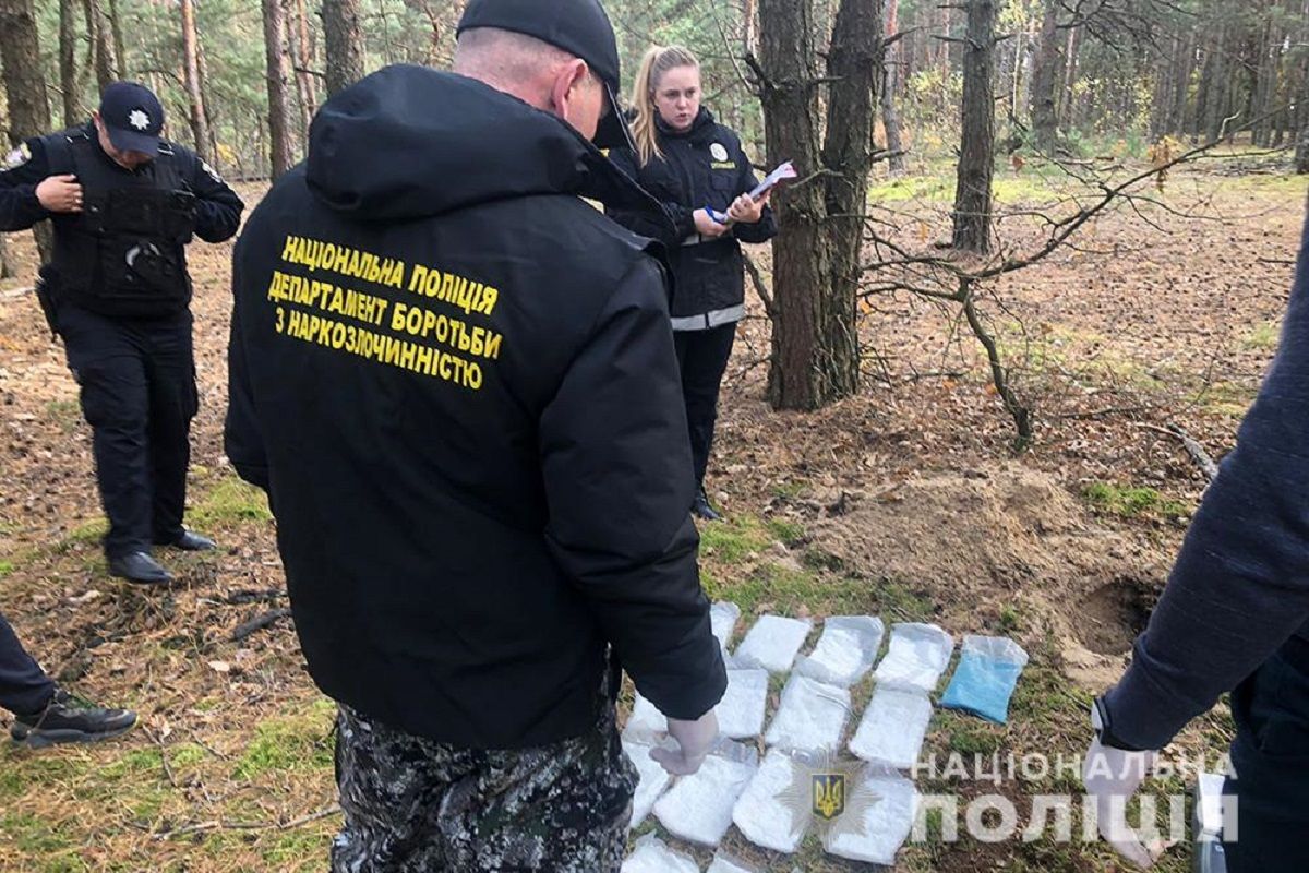 У волинському лісі поліція викопала наркотиків на 60 тис. доларів