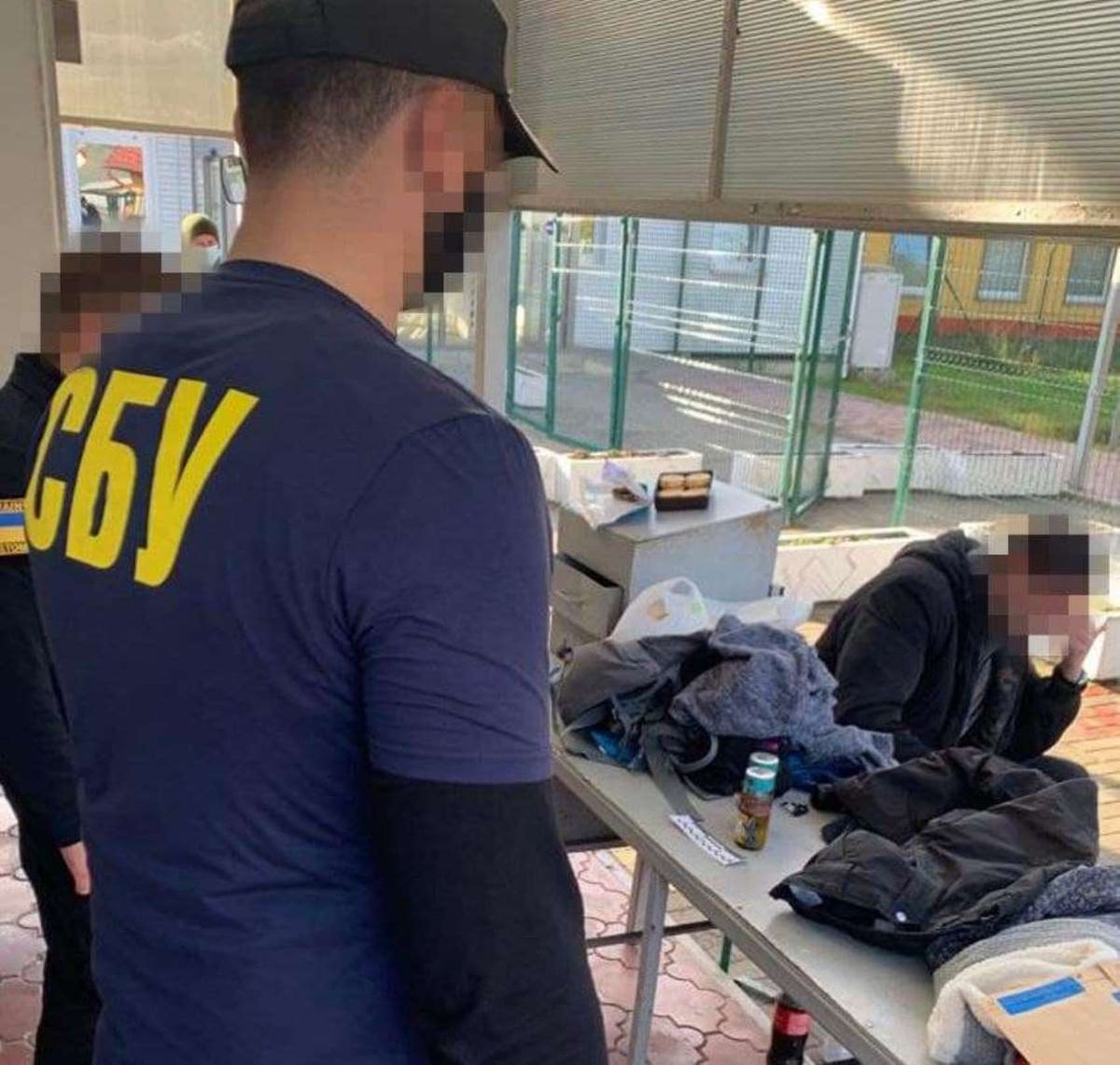 СБУ затримала на Закарпатті словака із 3,5 кг ртуті