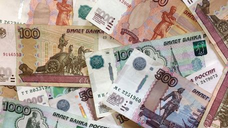 НБУ заборонив банкам проводити деякі операції в російських рублях