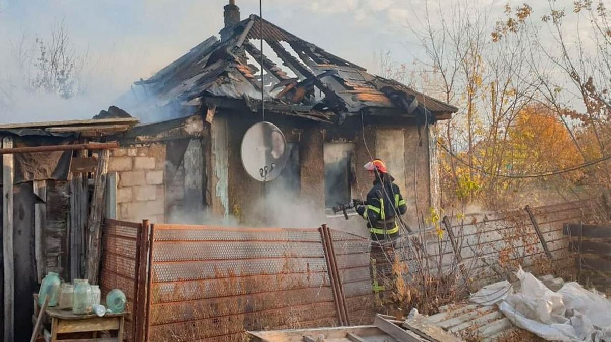 На Луганщині двоє людей загинули під час пожежі у житловому будинку