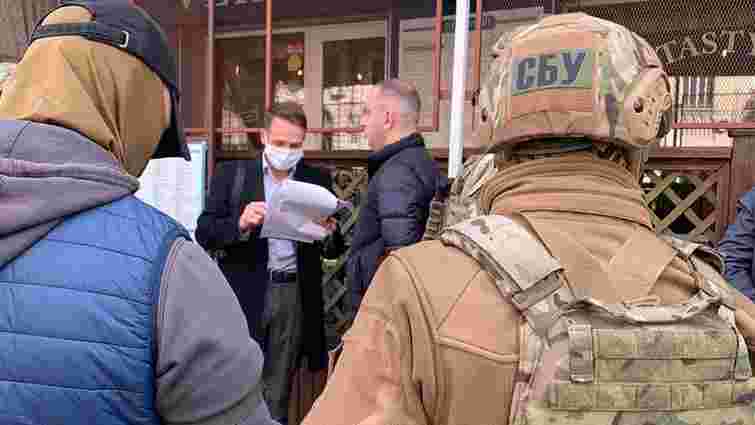 Працівників ДБР затримали у Києві під час передачі хабара для львівських прокурорів