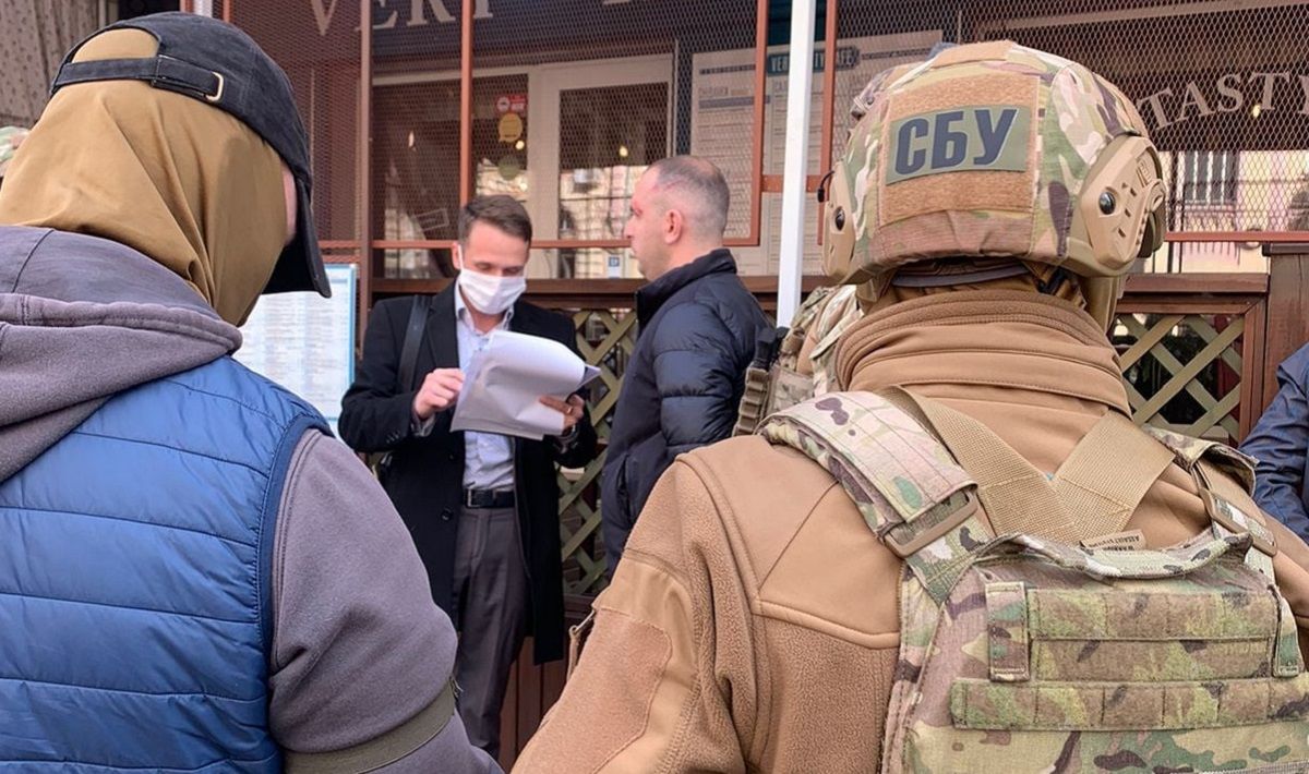 Працівників ДБР затримали у Києві під час передачі хабара для львівських прокурорів