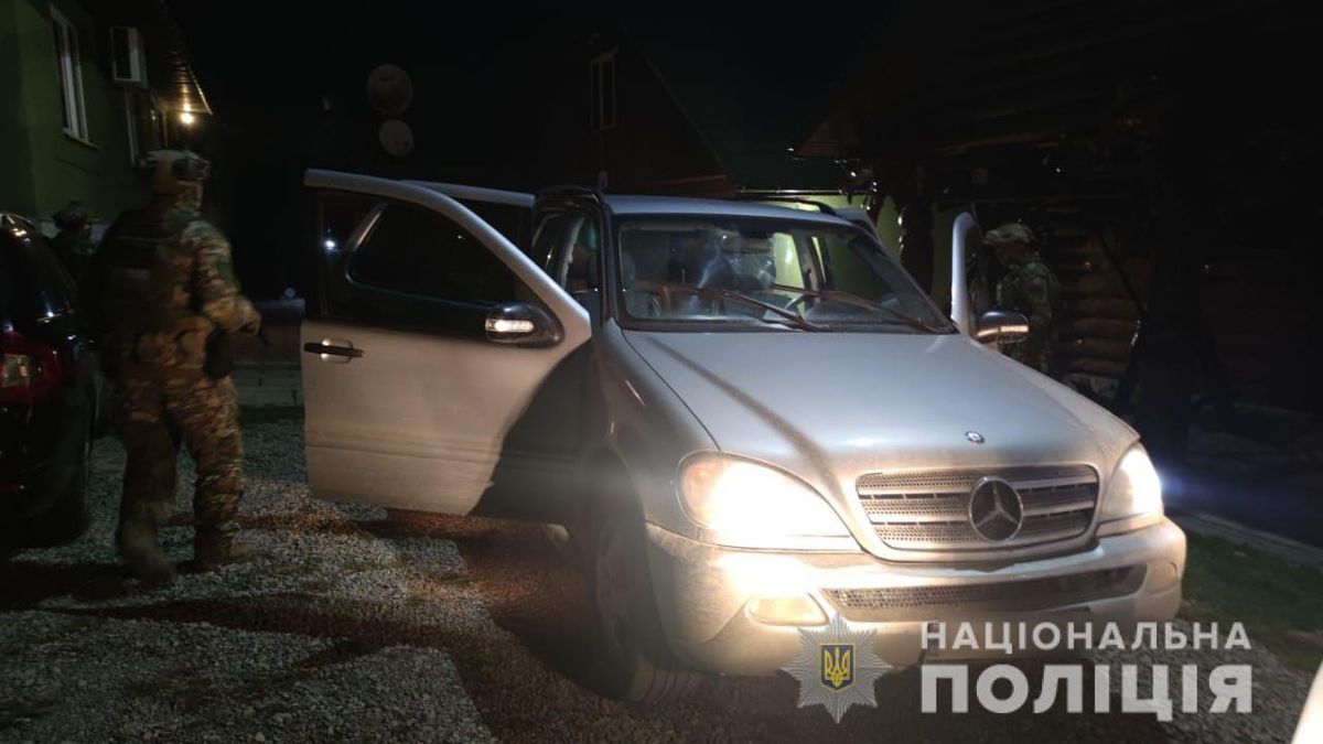 Двоє закарпатців залякували місцеву родину, вимагаючи $120 тис.