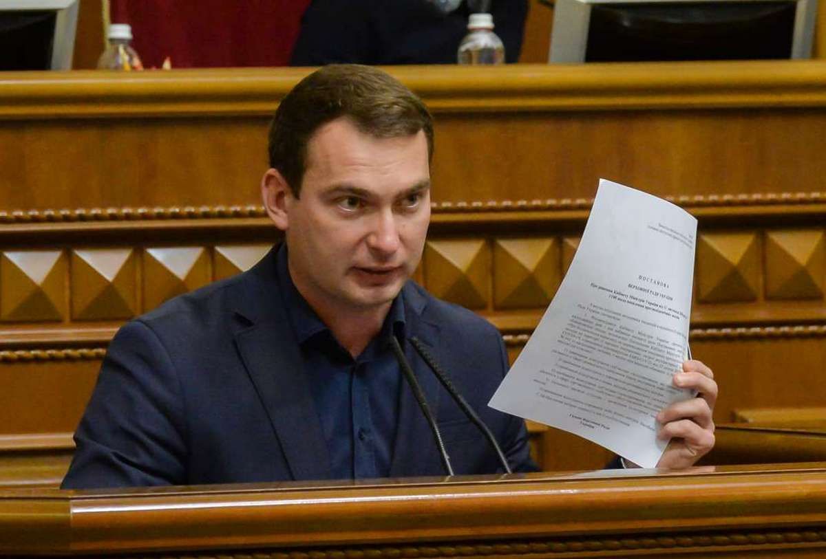 Голова Верховної Ради оголосив про відставку голови фракції «Голосу»