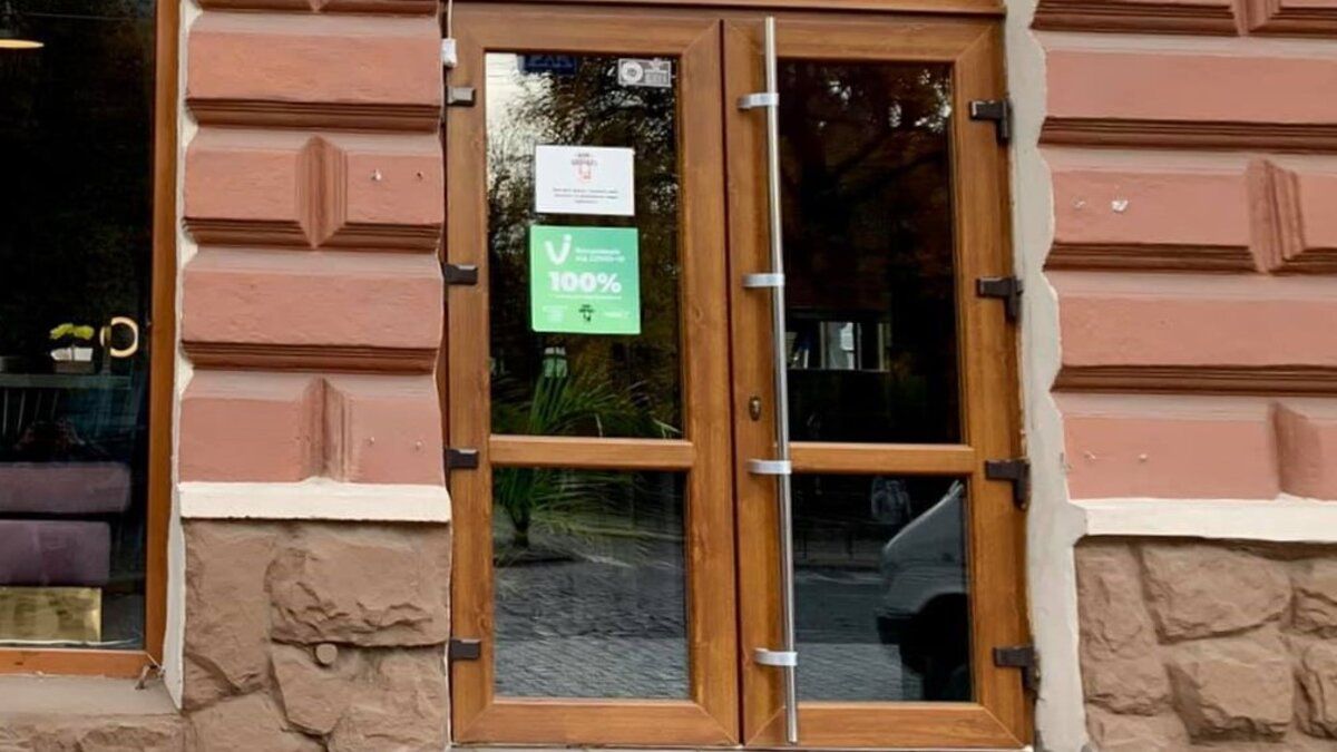 На Буковині позначатимуть заклади з повністю вакцинованими працівниками