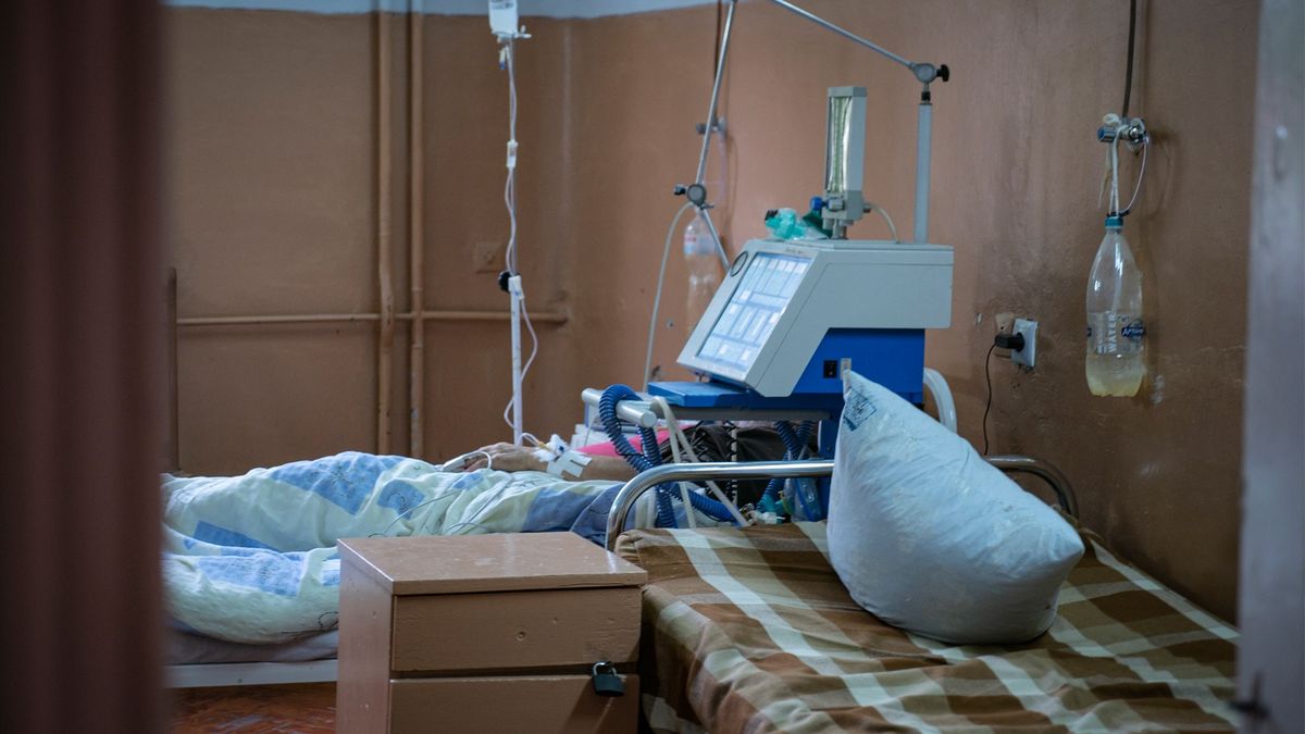 Від коронавірусу вперше померли понад 700 українців за добу