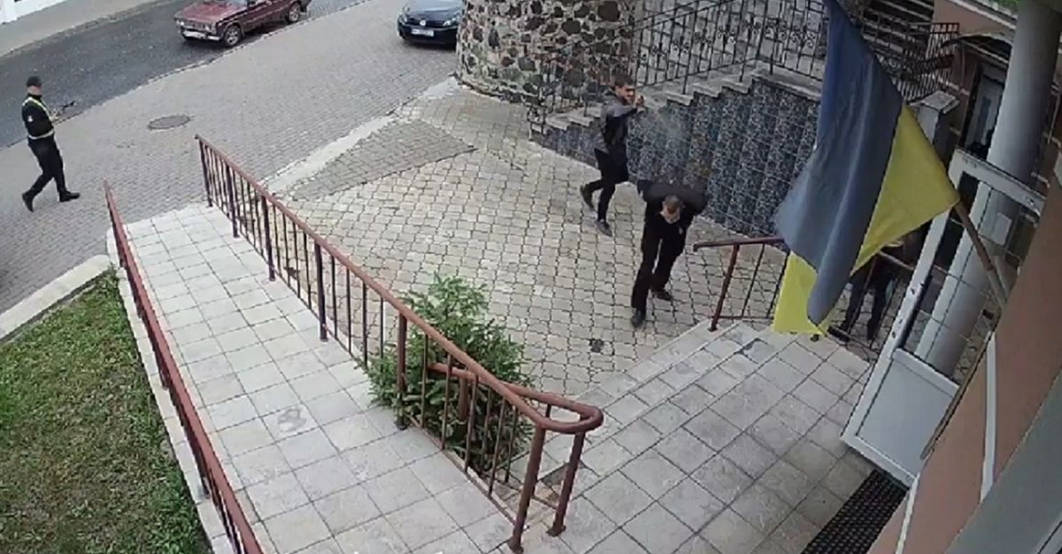 Жителя Луцька посадили на три роки за напад на муніципалів
