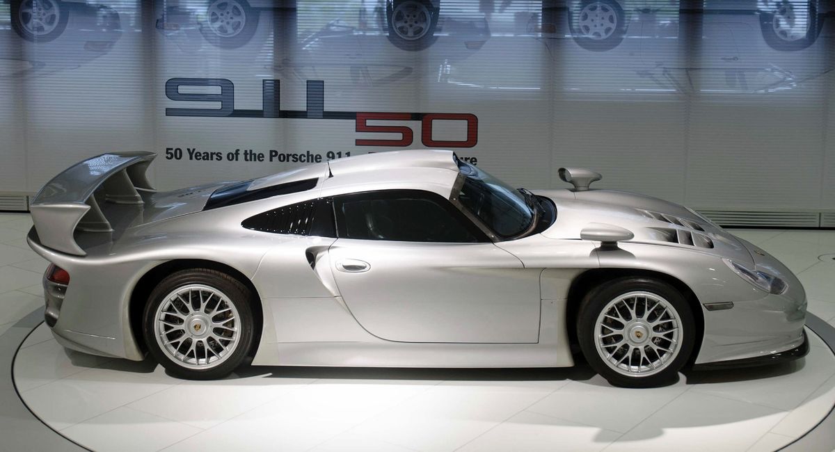 Унікальний Porsche 911 GT1 Strassenversion продають за 10,5 млн євро