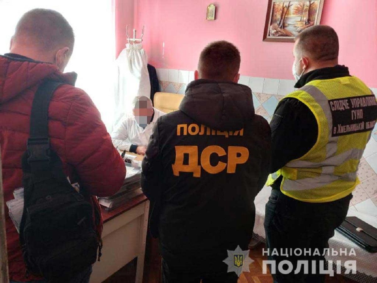 На Хмельниччині на підробці ковід-сертифікатів викрили травматолога