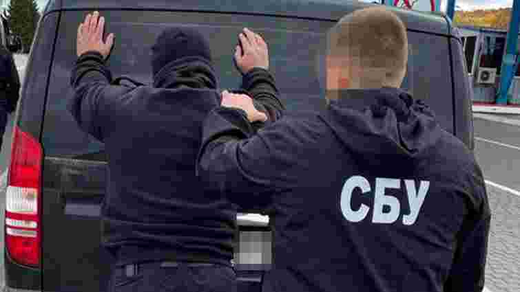 СБУ затримала прикордонника з Рави-Руської за систематичне хабарництво