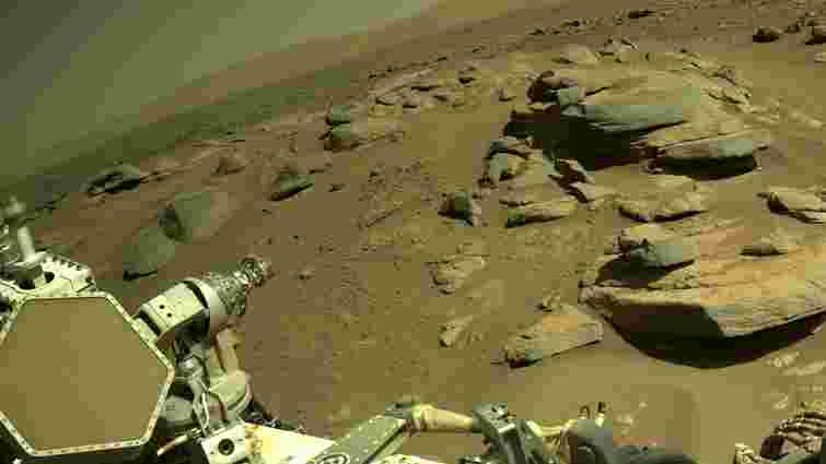 Марсохід Perseverance передав перші знімки Марса після відновлення зв’язку