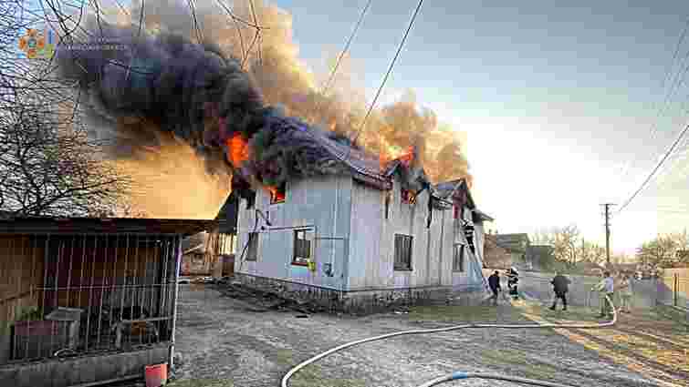Біля Радехова вщент згорів приватний будинок, є постраждалі
