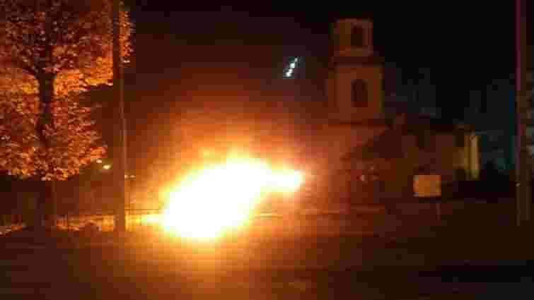 Автомобіль п’яного львів’янина загорівся після зіткнення з огорожею церкви