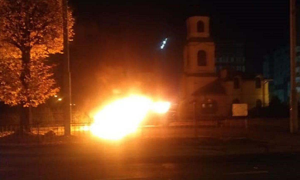 Автомобіль п’яного львів’янина загорівся після зіткнення з огорожею церкви