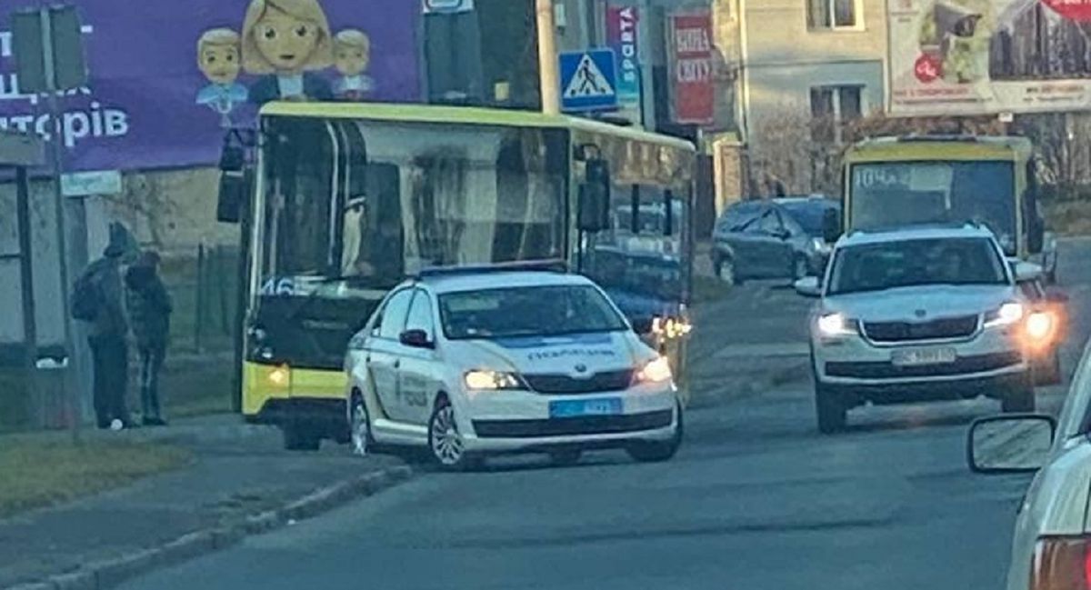 У Львові під час руху в автобуса «Електрон» відлетіло колесо